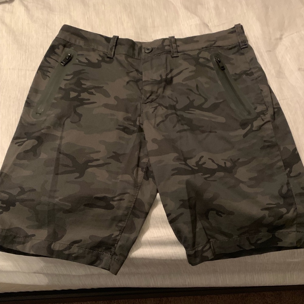 Men’s like new camouflage Express swimming trunks!